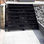 Escalier extérieur avec des marches perforées. (Esc-207)